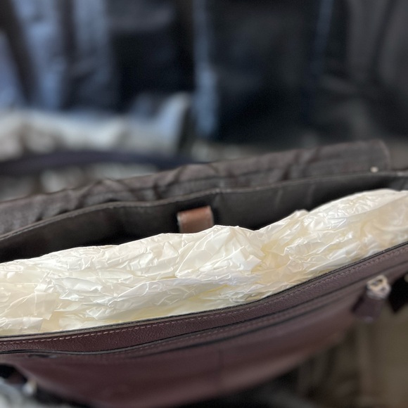 Medium sized coach satchel. Convenient and stylish - Picture 8 of 10